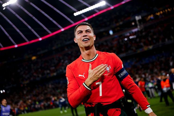 Ronaldo celebrates 140 international goals milestone with Portugal teammates