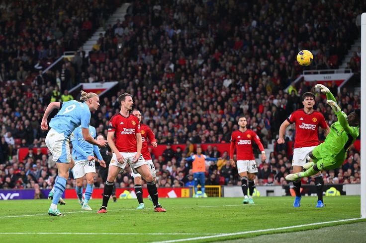 Manchester City and Manchester United players in action ahead of the Premier League clash on 14 September 2025 at Etihad Stadium.