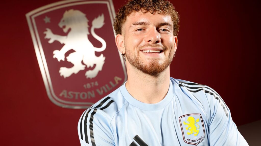 Harvey Elliott in Aston Villa jersey
