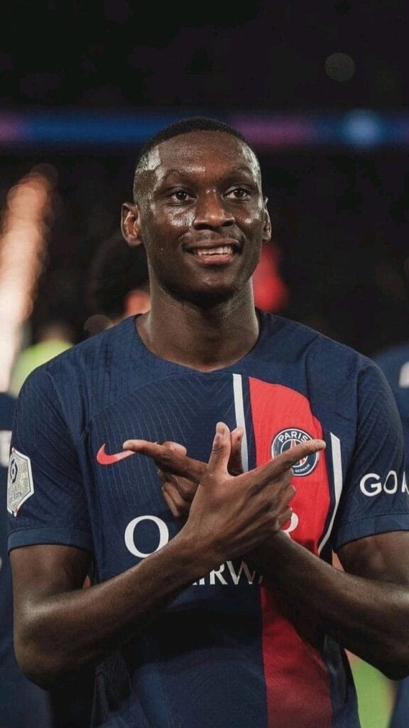 Kolo Muani in PSG kit