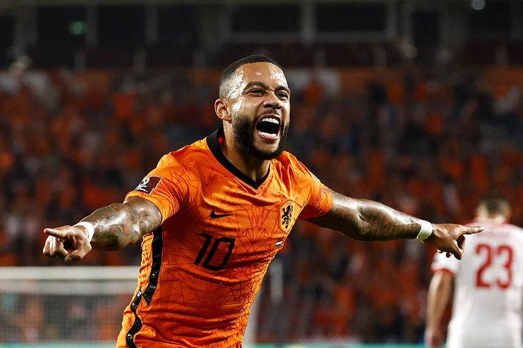 Memphis Depay becomes Netherlands all-time top goalscorer with 51 goals, football record poster with Dutch flag.