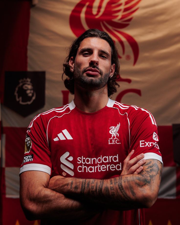 Liverpool midfielder Dominik Szoboszlai in national team kit hailed after being handed a brand new position for Hungary, news article screenshot.